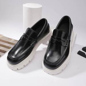 Nouvelles Bottes Chukka en Cuir Imperméable pour Hommes - Style Décontracté à Semelle Épaisse, Faite à la Main, Rehaussante - Product Image 1