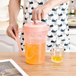 Carafe à eau froide 2,2 L en plastique grande capacité avec infuseur à thé pour jus, lait de soja, tisanes - Product Image 1