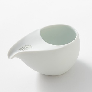 Tetera Japonesa Hitoshizuku de Cerámica Banko Blanca Mate con Filtro de Té Integrado – Hecha en Japón - Product Image 4