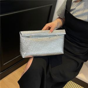 Bolso de paja con botón y diseño de hojas de maíz moderno y colorido para mujer - Product Image 6