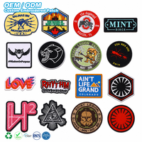 Badge en tissu brodé personnalisé à thèmes variés, logo sur mesure, patch en chenille pour vêtements, sacs à dos, chapeaux, bricolage, sport en plein air
