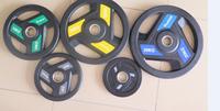 Vente en gros usine : Disques de poids en caoutchouc à 3 trous, avec trou de 50mm-51mm pour barre d'haltères à grand trou