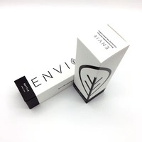 Caja de embalaje de bálsamo labial en relieve de estilo moderno con logotipo personalizado para cosméticos