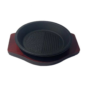 Hot Sale Cookware Sets Round Sizzling Plate Black Steak Board <strong>Pan</strong> 24cm Cast Iron Plate With Wooden Base - Product Image 1
