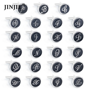 Nouvelle arrivée stock vente chaude boutons de manchette alphabet émail doux laiton noir lettre boutons de manchette pour hommes - Product Image 1