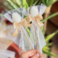 Einzelne Weiße Tulpen-Duftkerze aus Sojawachs, Mini-Blumenstrauß-Figurkerze, Weißer Tüll, Champagner-Satin-Schleife, Blumen-Handkerze