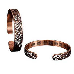 Elegante Brazalete Abierto de Cobre con Acabado de Filigrana Forjada, Joyería Metálica de Moda con Diseño Exquisito - Product Image 1