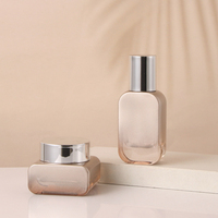 30ml 50ml 100ml 120ml 30g 50g Ensemble de flacons pompe en verre pour soins personnels de la peau et couvercle en aluminium argenté Volume de pots pour crème