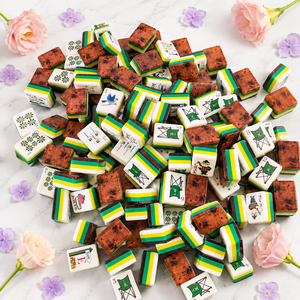 Jeu de Mahjong américain 4 couches en acrylique motif grain de bois, tuiles de Mahjong dessinées à la main avec motif Joker de dessin animé, idéal pour les voyages, les vacances, les jeux ou comme cadeau - Product Image 1
