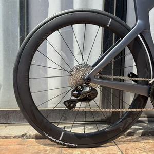 Bicicleta <span class=keywords><strong>de</strong></span> <span class=keywords><strong>Carretera</strong></span> KOZO2 con Desviador Eléctrico, Fibra <span class=keywords><strong>de</strong></span> <span class=keywords><strong>Carbono</strong></span>, 24 Velocidades, Frenos <span class=keywords><strong>de</strong></span> Disco, Bicicleta <span class=keywords><strong>de</strong></span> <span class=keywords><strong>Carretera</strong></span> Económica 700C 28 Pulgadas para Adultos - Product Image 4