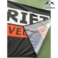 Bannière de maille de barrière de publicité d'événement de sport en plein air avec des signes banderoles de tissu d'affichage de course de course de marathon avec le logo