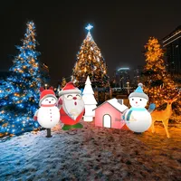 बड़े क्रिसमस आकृति प्रकाश सांता स्नोमैन हिरन के साथ घर क्रिसमस पेड़ पाइन प्रकाश निविड़ अंधकार