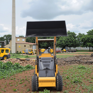 Minicargadora Yanmar Kubota con Motor a Gasolina, Tracción en las Cuatro Ruedas, Herramienta para Trabajos en Espacios Reducidos, Jardinería y Paisajismo - Product Image 1