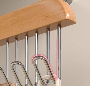 Cintres en bois pour sous-vêtements et vêtements avec crochets de rangement, ceintures, bandeaux, cravates, présentoirs, support de logo personnalisé - Product Image 2