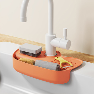 Protezione Antispruzzo per Rubinetto con Vassoio di Drenaggio - Tappetino Antiscivolo per Raccolta Acqua e Conservazione Spugne e Utensili da Cucina - Product Image 1