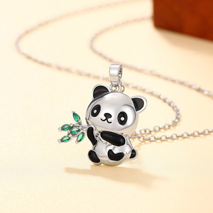 Collana con Ciondolo Panda in Bambù, Gioiello con Charm Animale Cartoon - Product Image 1