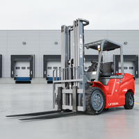 Montacargas Eléctrico Contrapesado Liftron CPD30 de 3 Toneladas para Clasificación y Despacho de Materiales en Almacenes, con Batería de Iones de Litio y Neumáticos Sólidos, con Asiento