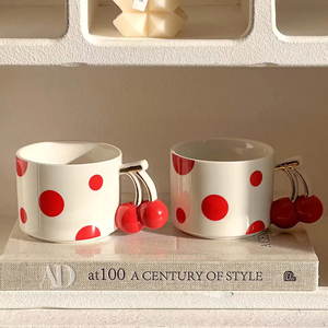 Mug en céramique de style créatif pour café et thé / Mug avec poignée en or et canneberge rouge pour les fêtes ou l'usage domestique - Product Image 5