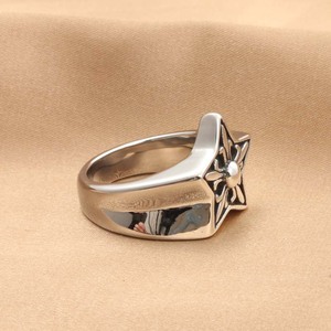 Anillo de pentagrama de acero inoxidable Retro de tendencia europea y americana para hombres y mujeres - Product Image 3