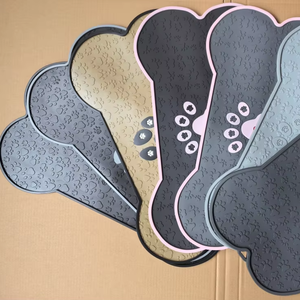 2024 yeni sıcak satış Pet gıda paspaslar ve pedleri kaymaz su geçirmez yastık köpek ve kedi besleme için silikon kauçuk PVC yapılmış - Product Image 1