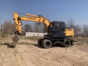 Mini pelleteuse sur chenilles Hyundai 15TON d'occasion avec moteur en bon état - Product Image 3