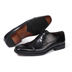 Nouveauté Chaussures habillées formelles décontractées pour hommes à bout pointu en cuir de vachette pleine fleur Design embossé tendance - Product Image 3