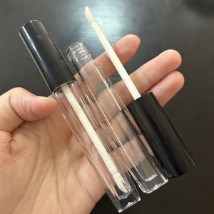 ISMAN Nouveau Contenant de Rouge à Lèvres Liquide Noir 5ml avec Bouchon Doré, Tubes Ronds Vides pour Brillant à Lèvres, Bouteille Carrée avec Bouchon à Vis et Pinceau - Product Image 1