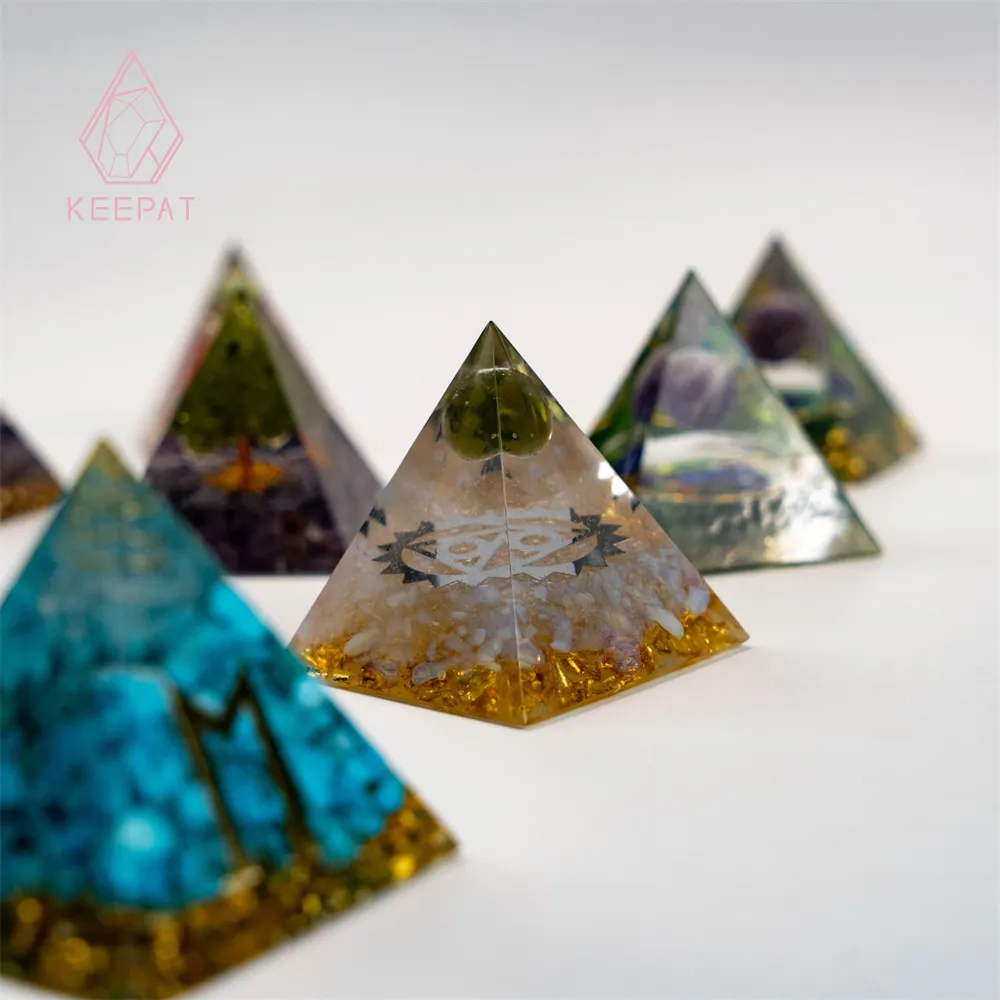 Bulk Groothandel Natuurlijke Kristallen Hand Gesneden Meditatie Gratis Handgemaakte Hars Piramide Te Koop