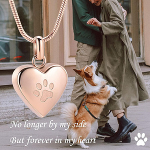 Collana con urna con cuore a forma di zampa - Product Image 6