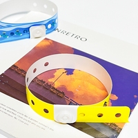 Pulsera de PVC Vinílica Desechable Personalizada de Fábrica con Código de Barras, Temática de Parque de Atracciones, Boleto de Admisión de Papel, Pulsera Impermeable en Forma de L