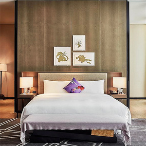 Juego de Muebles de Dormitorio Comerciales Modernos, Cama de Madera Maciza Tamaño Queen/King, Cabecera, Mesita de Noche, Personalizable para 5 Apartamentos - Product Image 4