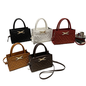 Sac à main bandoulière de luxe léger brodé couleur unie avec fermeture éclair, nouvelle collection Printemps-Automne 2026 pour femme - Product Image 2