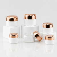 Pot cosmétique élégant et stylé, pot en verre pour crème cosmétique avec couvercle brillant électro-plaqué doré, emballage de soin de la peau fantaisie