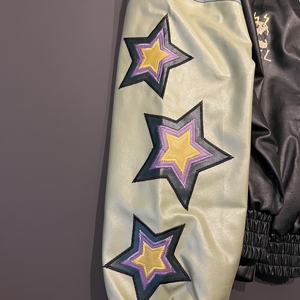 カスタムピュアリアルブラック男性用レザーボンバーバーシティジャケットストリートウェア刺繍シェニール本物のレザージャケット男性用 - Product Image 5