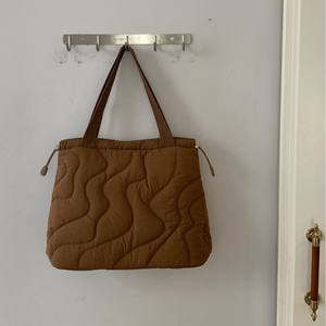 Bolsa de Mano Casual de Alta Calidad, Gran Capacidad, Versátil y Ligera para Mujer - Product Image 1