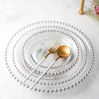 Assiettes de présentation en verre transparent de 13 pouces avec bordure perlée or rose et argent, style moderne, durables