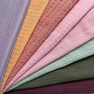 Tissus d'habillement en crêpe tricoté chaîne 160 GSM 155 CM, disponibles en plusieurs couleurs pour le printemps et l'été - Product Image 6