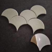 Panneaux acoustiques écologiques auto-adhésifs haute densité, dalles murales insonorisantes, motif écailles de poisson 3D, feuille de fibre de polyester en rouleau