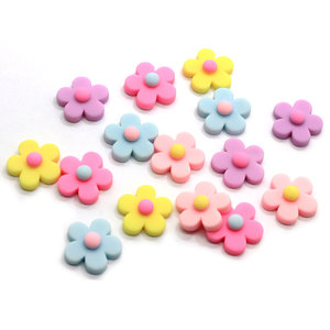 Nuovo Set Fai-da-Te di 100 Mini Fiori di <span class=keywords><strong>Margherita</strong></span> in Resina da 18MM, Pietre Piatte Decorative per Matrimoni, Artigianato e Scrapbooking - Product Image 4