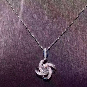 Collana con Ciondolo a Fiore di Prugna per Donne, Catena con Charm Floreale Scintillante, Gioiello di Moda per Uso Quotidiano, Regalo - Product Image 2