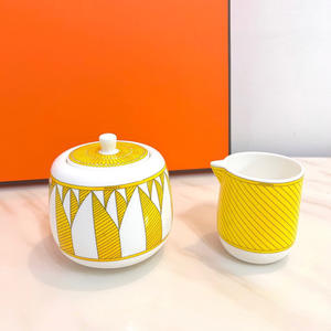 Nouvel ensemble de café et de thé en porcelaine fine, série Soleil Jaune Géométrique Européen, comprenant une cafetière, deux tasses et un plateau - Product Image 4