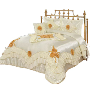 Ensemble <span class=keywords><strong>de</strong></span> literie en satin <span class=keywords><strong>de</strong></span> luxe européen super king size neuf, couleur bordeaux, avec volants, motif floral, 100% polyester, 200TC, toutes saisons - Product Image 1