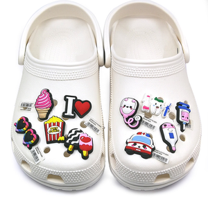 Charme de chaussure personnalisé 2023 nouvelle tendance porte-sabot médecin ambulance médicale <span class=keywords><strong>infirmière</strong></span> uniforme pour dessin animé chaussure sabots décorations de chaussures - Product Image 2