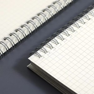 Quaderno a <span class=keywords><strong>Spirale</strong></span> <span class=keywords><strong>A4</strong></span> A5 con Copertina in PP, Fogli a <span class=keywords><strong>Quadretti</strong></span>/Rigati, Chiusura Elastica, Taccuino Portatile per Studenti e Professionisti - Product Image 2