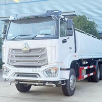Nouveau camion-citerne Sinotruk Howo 20000L pour l'arrosage et le transport de carburant diesel 6x4 pour engins de construction