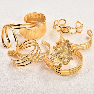 Brazalete de Mujer J&D, Chapado en Oro de 18K, Acero Inoxidable, Estilo Clásico, Moderno, Doble Capa, Hueco, Abierto, para Fiesta - Product Image 1