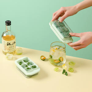 Molde de silicona verde para cubitos de hielo, bandeja de hielo pequeña para el hogar, de calidad alimentaria, con tapa, para hacer bebidas - Product Image 1