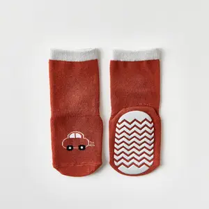Winter lustige Weihnachten Cartoon benutzer definierte Logo Sport Bio-Gummi Griff Baby Kleinkinder Socken Pantoffel für Kinder Kinder