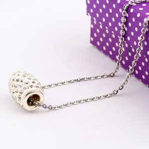 Collar Ovalado de Acero Inoxidable Estilo Europeo Americano para Mujer con Colgante de Diamantes Completos para Uso Diario en Negro, Blanco, Dorado y Rosa - Product Image 3
