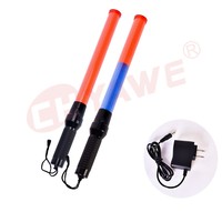 Bâton de signalisation LED de sécurité routière, lampe torche de contrôle du trafic, bâton de commande portatif pour aéroport, alimenté par batterie, non-réfléchissant